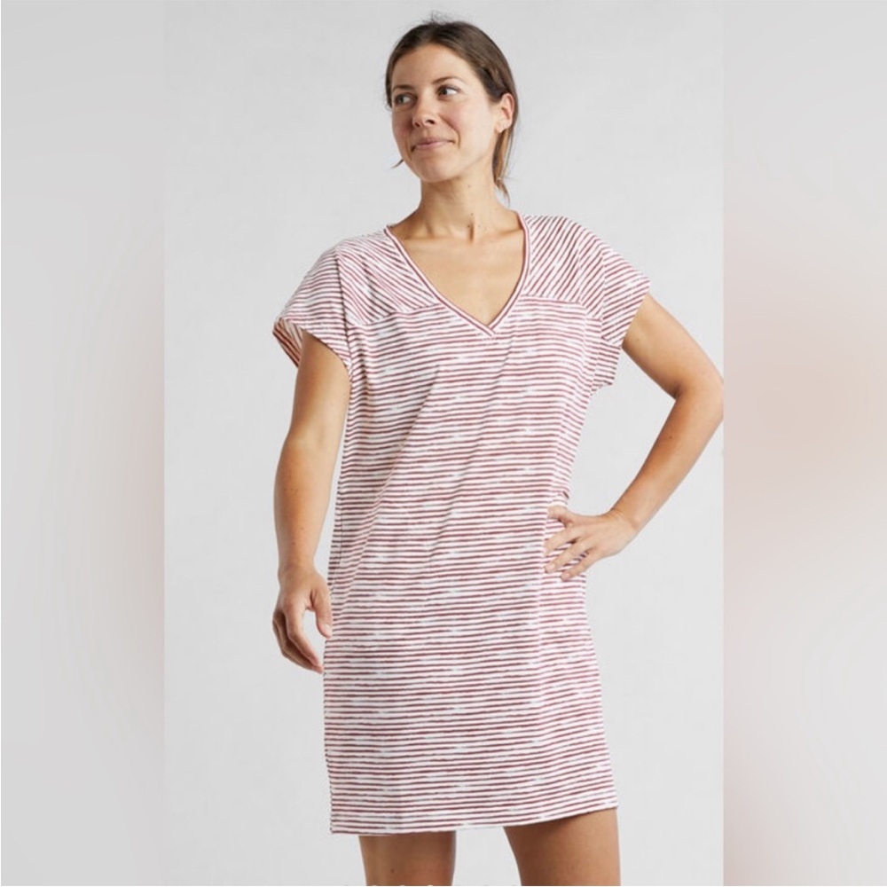 Title Nine Hiolani mini Dress In Painted Stripe v neck Size M casual athleisure